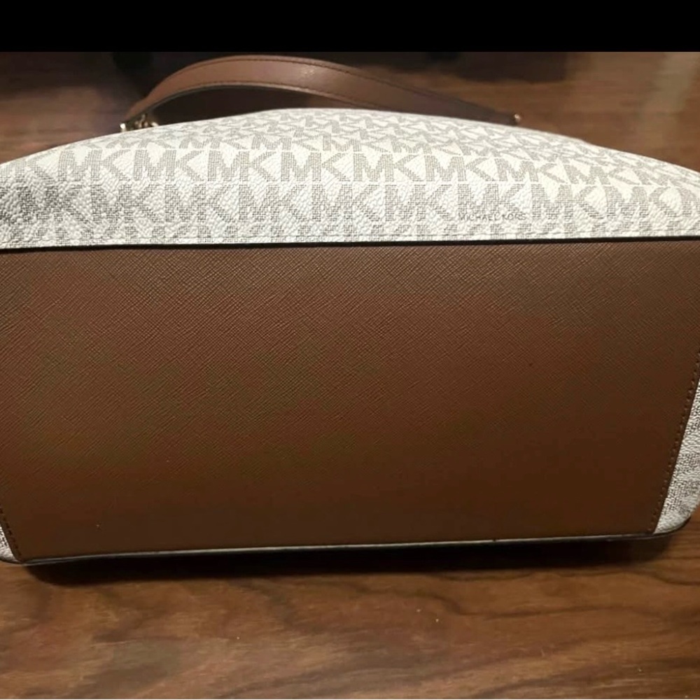 Michael Kors Signature Beige and Brown Tote - Picture 5 of 6